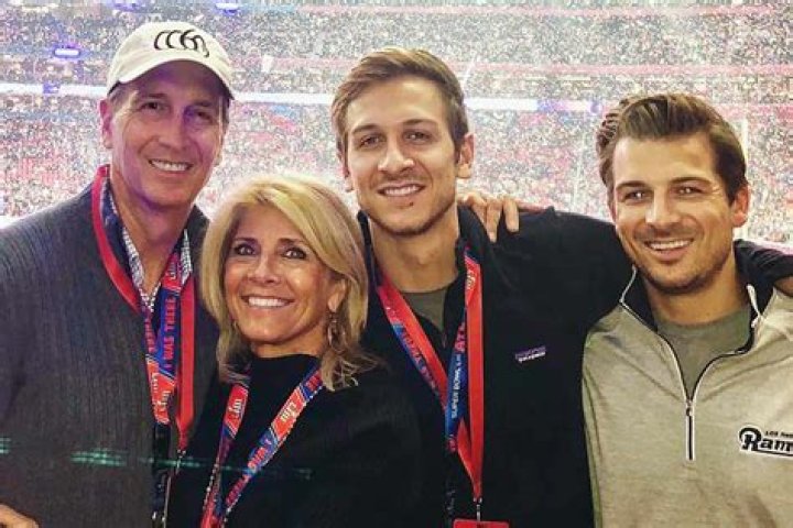 Austin Collinsworth: Legendary Sportscaster And Analyst